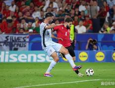 爱游戏体育-关于C罗爆冷击败巴塞罗那，高光表现引爆全场！的信息