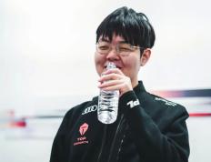 爱游戏体育-JackeyLove遭遇十五连败，日本队教练面临压力！的简单介绍