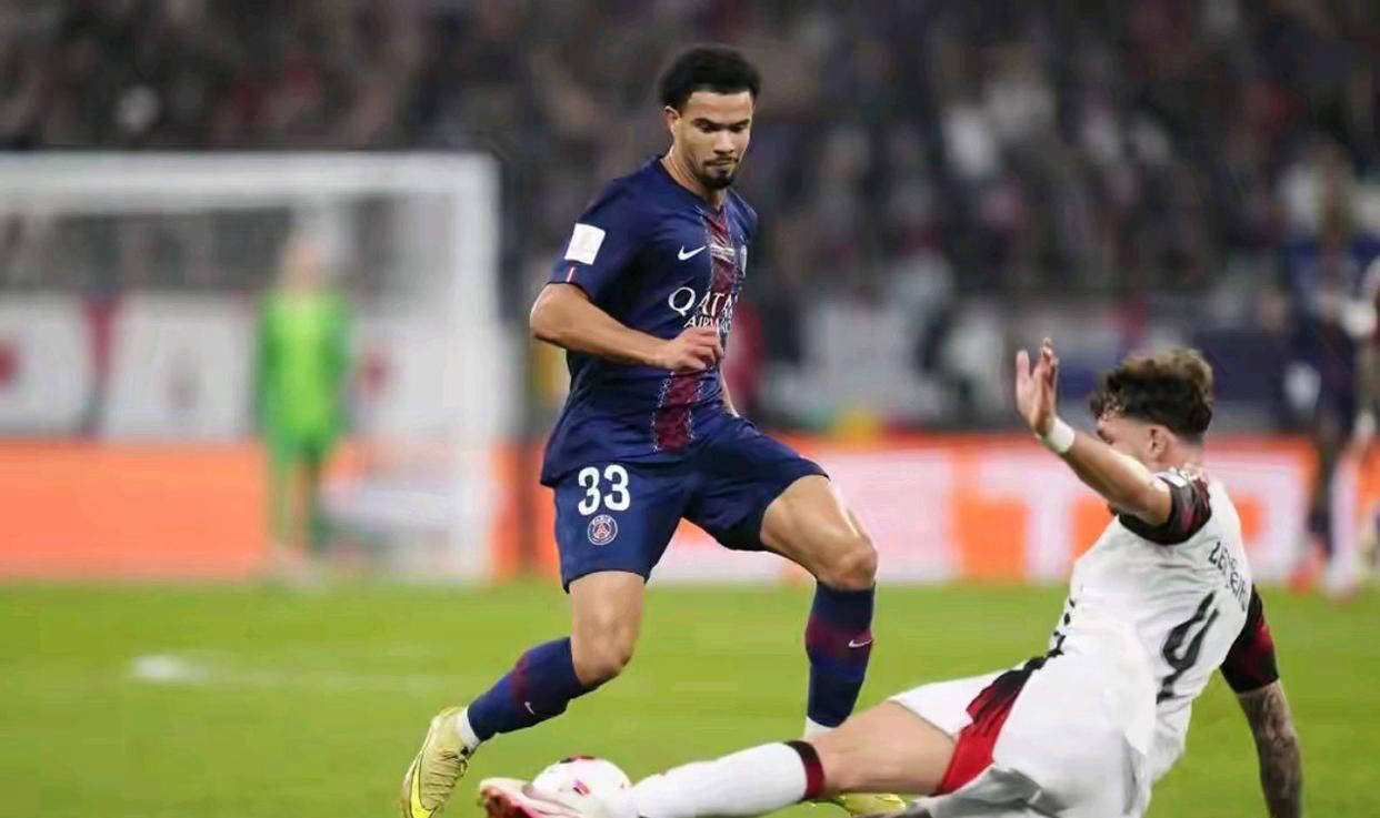 爱游戏-浓眉哥回归赛场,势不可挡首场状态亮眼,巴黎圣日耳曼观众沸腾!的简单介绍