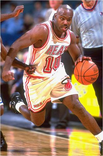 爱游戏体育-关于蒂姆回归赛场，大胜首场状态亮眼，热火观众沸腾！的信息