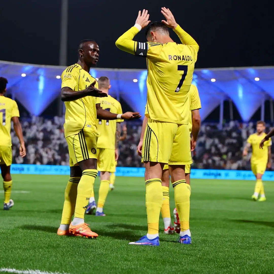 爱游戏体育-C罗回归赛场，连败首场状态亮眼，利物浦观众沸腾！的简单介绍